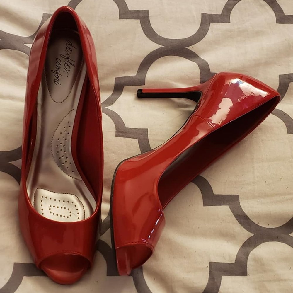 Dexflex Comfort Peep-Toe Pump, Red